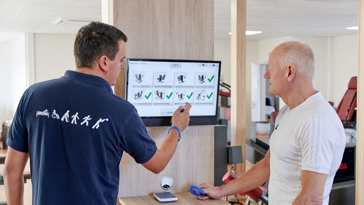 Unsere Therapeuten geben Ihnen einen ausführlichen Einblick in die Benutzung unseres Trainingsraums.