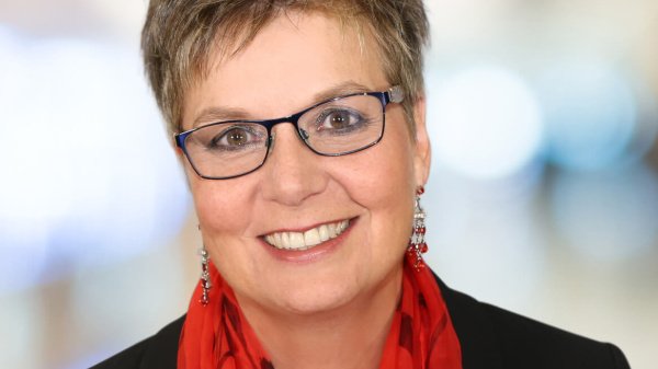 Portrait von Dr. Ursula Marschall.
