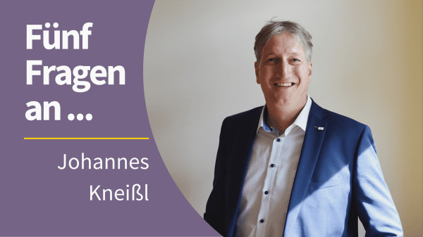 Portrait von Johannes Kneißl mit dem Schriftzug "Fünf Fragen an ... Johannes Kneißl""