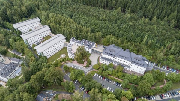 Rehaklinik im Wald
