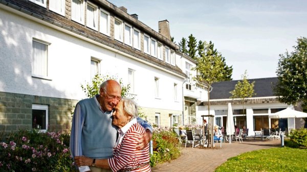 Pflegende Angehörige und Pflegebedürftige mit Demenzerkrankung fühlen sich wohl im Landhaus Fernblick