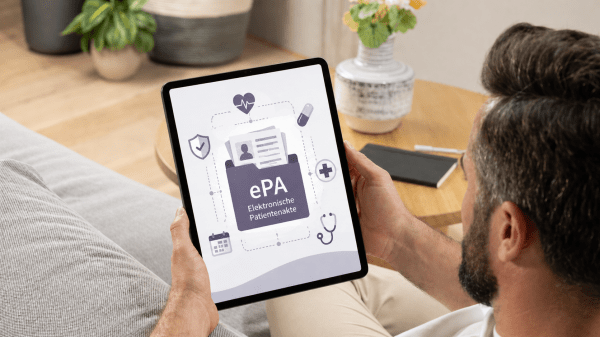Symbolbild KI-generiert: Mann nutzt Tablet mit Darstellung der ePA als digitale Gesundheitsanwendung