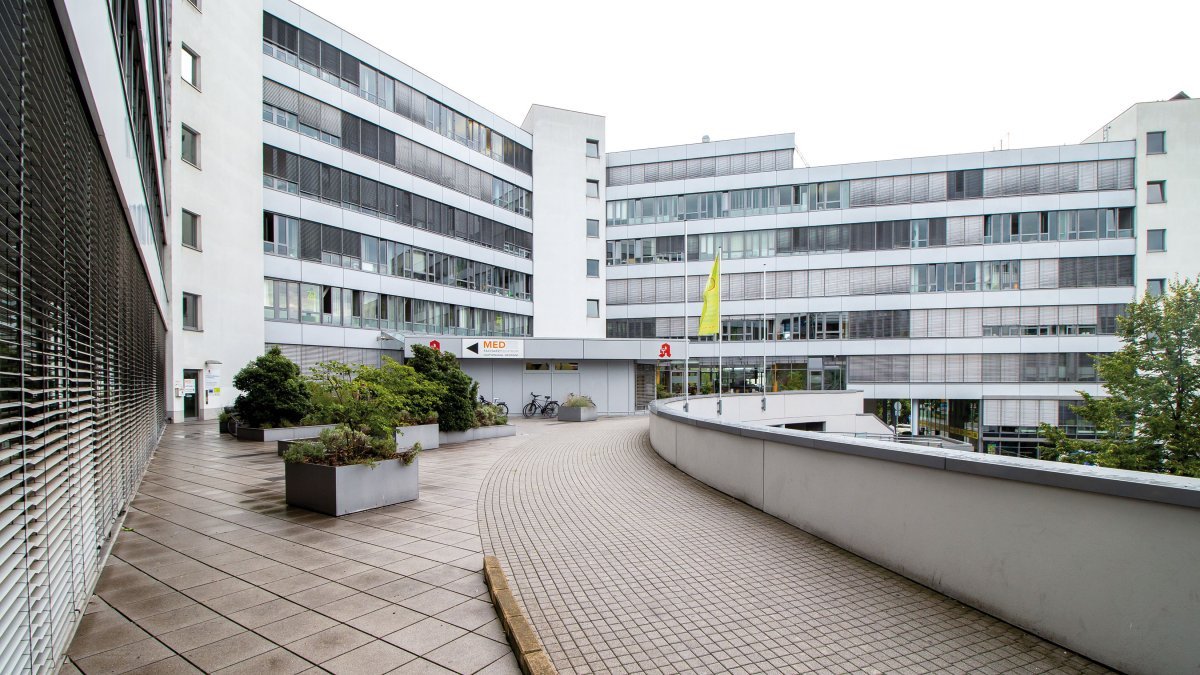 Blick auf das ZAR Mainz und den Innenhof von außen