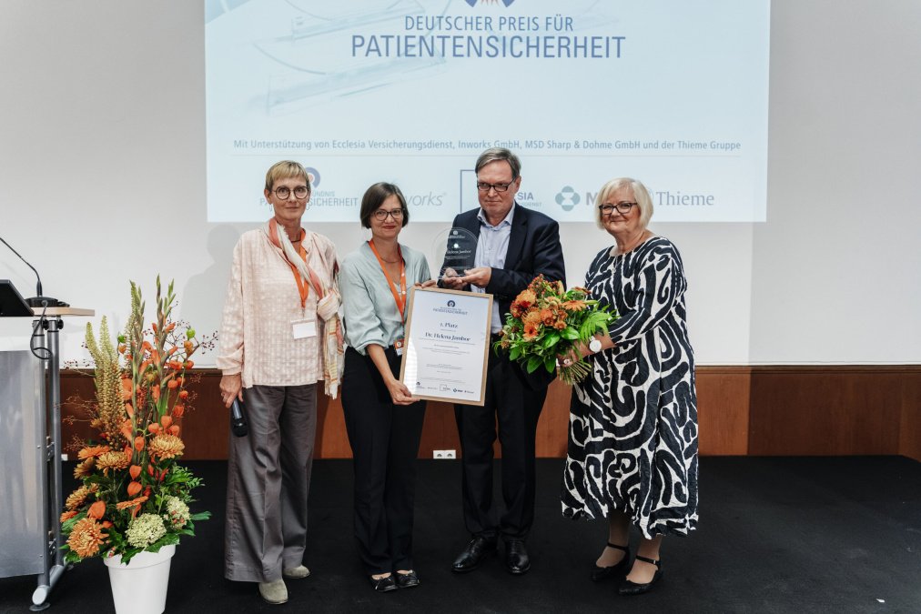 Gewinnerin Dr. Helena Jambor 2026 erhält Deutschen Preis für Patientensicherheit.