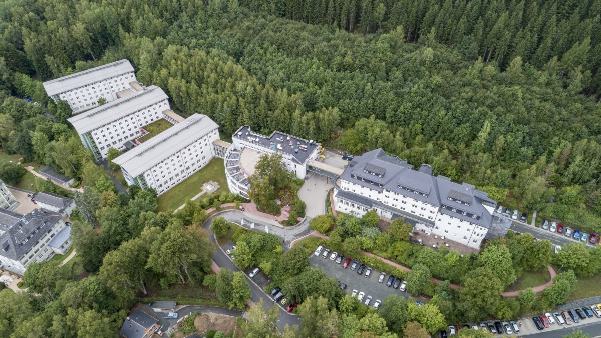 Rehaklinik im Wald