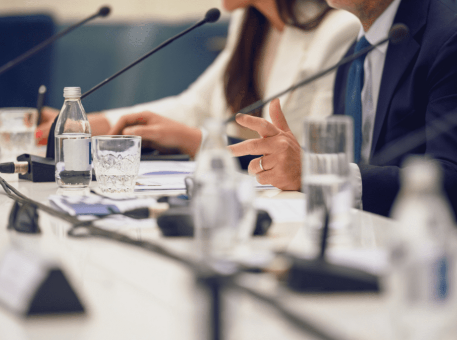 Bei einer Pressekonferenz gibt Karl Lauterbach bekannt, dass die die Bundeszentrale für gesundheitliche Aufklärung in Bundesinstitut für Öffentliche Gesundheit umbenannt wird